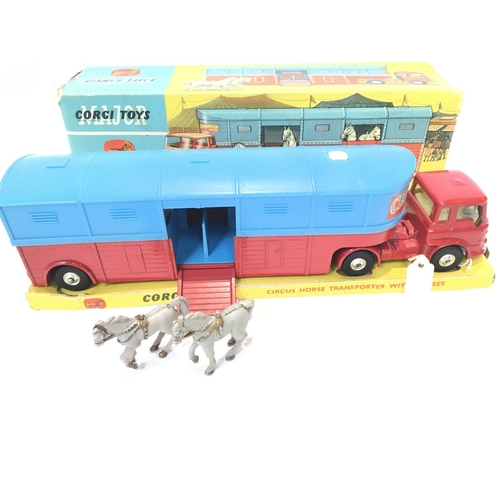 28 - A Boxed Corgi Circus Horse Transporter With Horses. #1130. Box is worn.