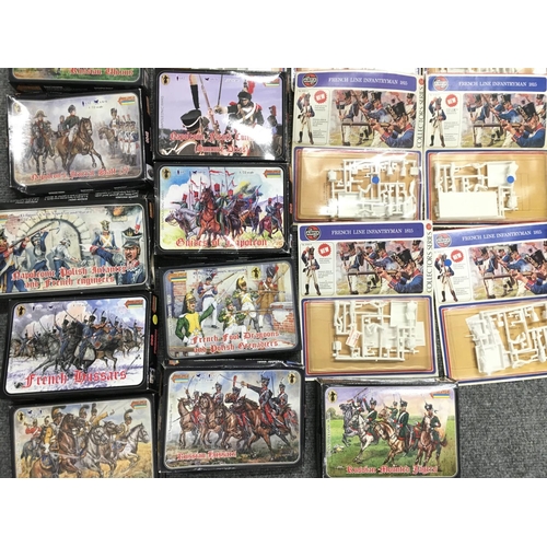 317 - A Collection of Airfix Collectors Series and stretets.R. figures. All boxed.