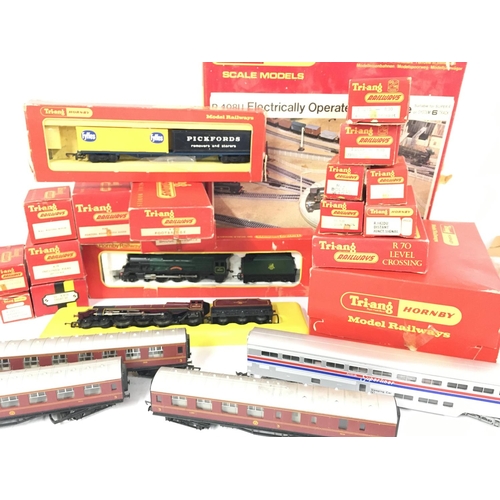 449 - A Box Containing a Collection of Tri-Ang 00 Gauge Boxed Accessories. 2 X Locomotives a Turntable etc... 