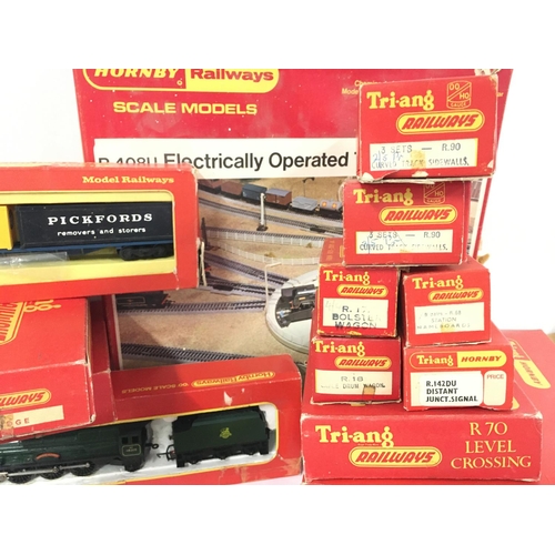 449 - A Box Containing a Collection of Tri-Ang 00 Gauge Boxed Accessories. 2 X Locomotives a Turntable etc... 