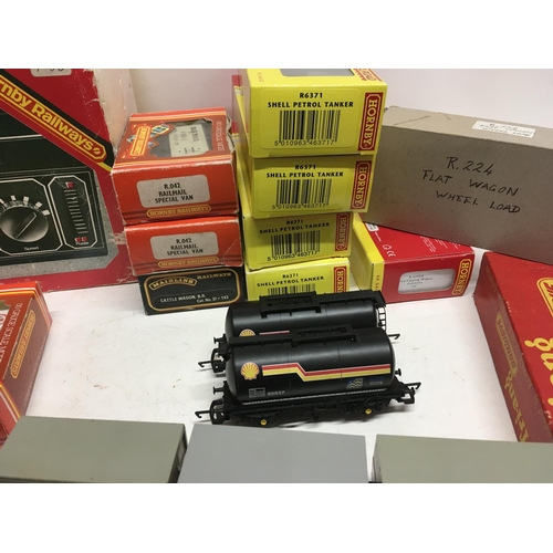 475 - Collection of Hornby 00 gauge railway models, including intercity locomotive and carriages. Some acc... 