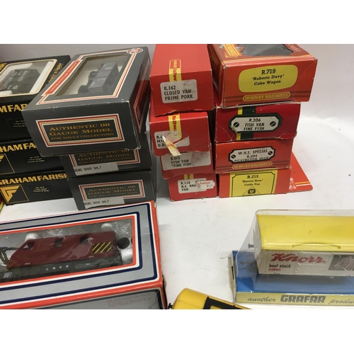 476 - A Collection in excess of 40 model railway wagons 00 gauge many are in original boxes. Includes Horn... 