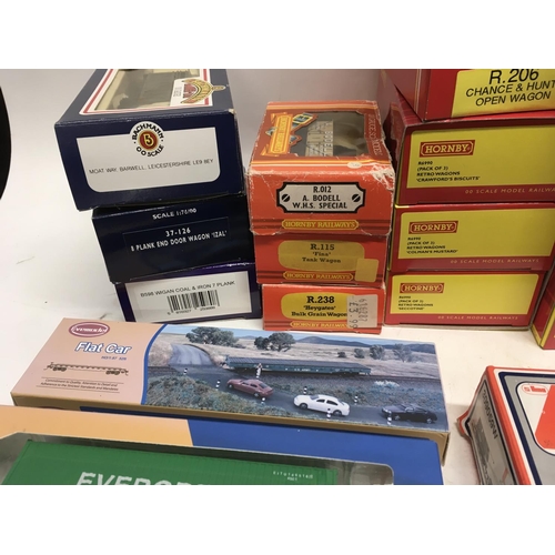 476 - A Collection in excess of 40 model railway wagons 00 gauge many are in original boxes. Includes Horn... 