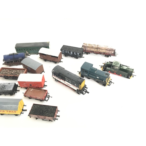 699 - A Box Containing 3 X 00 Gauge Locos and a Collection of Wagons Etc.