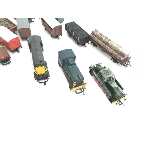 699 - A Box Containing 3 X 00 Gauge Locos and a Collection of Wagons Etc.