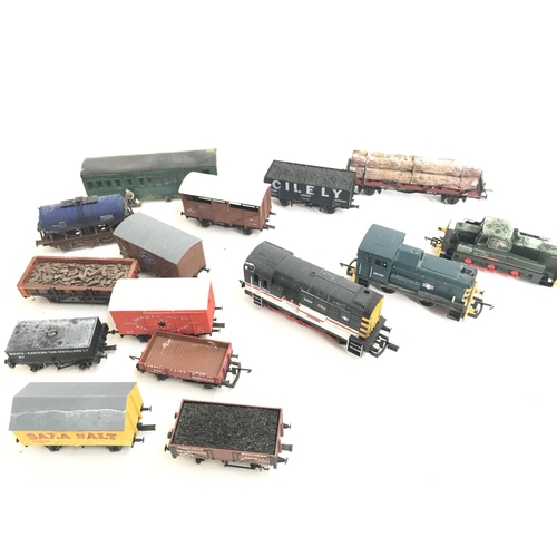 699 - A Box Containing 3 X 00 Gauge Locos and a Collection of Wagons Etc.