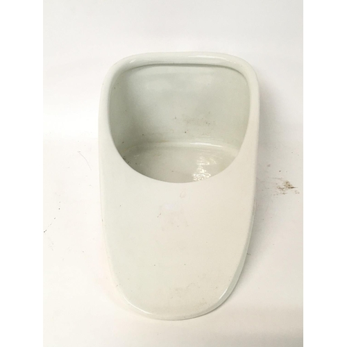 1006 - Ceramic bed pan