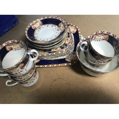 1010 - Royal vale part tea set.