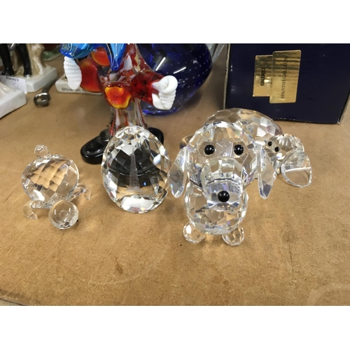 1065 - A collection of 1960s glass including Munro and Crystal animals.