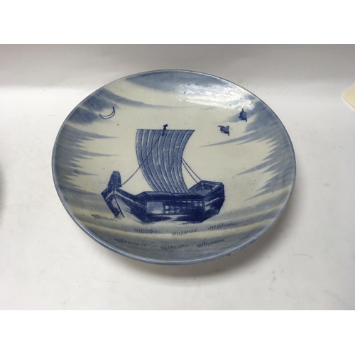 1305 - A pair of blue and white Chinese chargers and a blue and white ginger jar.