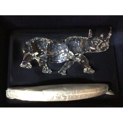 1003 - Another very large limited edition Swarovski Rhinoceros 09922/10000 in fitted case with stand and fr... 