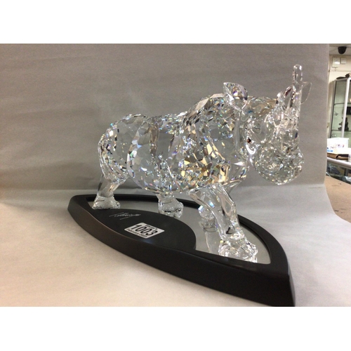 1003 - Another very large limited edition Swarovski Rhinoceros 09922/10000 in fitted case with stand and fr... 