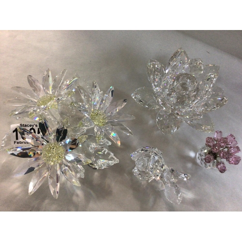 1005 - Four Swarovski flower pieces including large Maxi flower centre piece, Floating waterlily, miniature... 