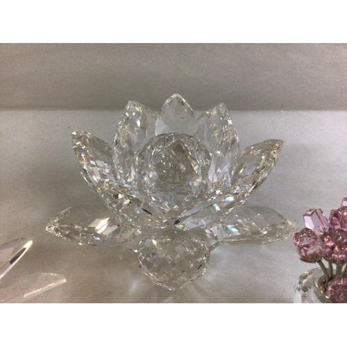 1005 - Four Swarovski flower pieces including large Maxi flower centre piece, Floating waterlily, miniature... 