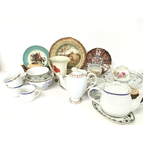 1009 - A collection of assorted tea set cups, plates, jugs, tea pots including Prelude, Salisbury, Keele et... 