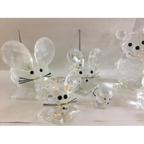 1015 - A collection of Swarovski mice and bears in varying sizes- all in fitted boxes