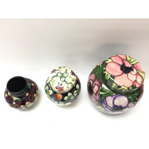 1071 - Moorcroft pots ranging from 8cm to 16cm in height approximately.