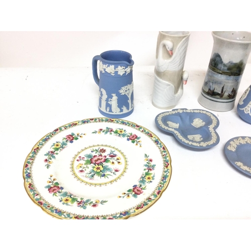 1080 - A collection of various ceramic items including wedgewood and Coalport.