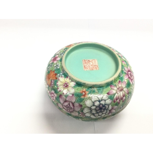 1219 - A famille rose circular box and cover, approx diameter 11cm.