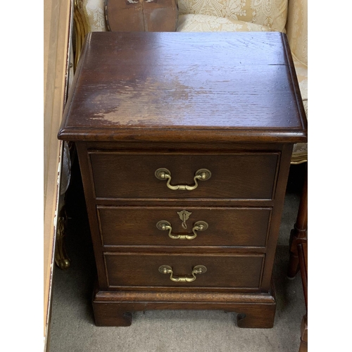 1422 - A small 2 draw yew wood table together with a small 3 drawer oak chest.