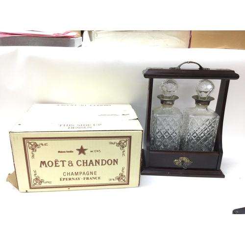 1948 - A box of unopened MoÃ«t champagne with a mahogany tantalus & decanters, 15cm x 32cm.