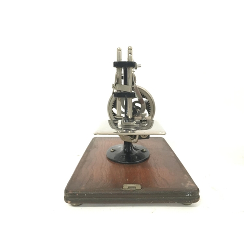 739 - Vintage Lead miniature sewing machine