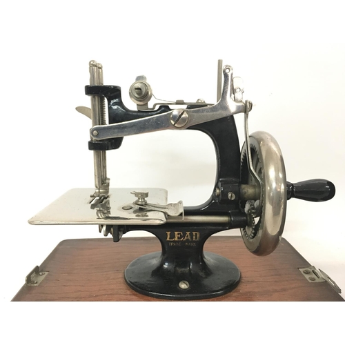 739 - Vintage Lead miniature sewing machine