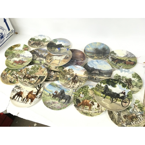 873 - Spode & Wedgewood boxed Collectors plates depicting horses, country & Christmas scenes