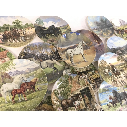 873 - Spode & Wedgewood boxed Collectors plates depicting horses, country & Christmas scenes