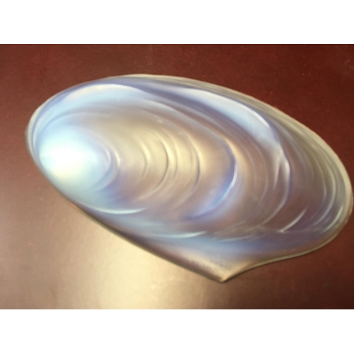 947 - Sabino Paris opalescent shell dish