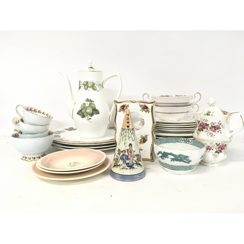 993 - Collection of various ceramic dinner and tea set ware including Susie Cooper, Royal Albert, Tuscan, ... 