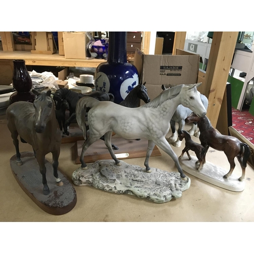 1239 - A collection of horse figurines including Beswick and Doulton