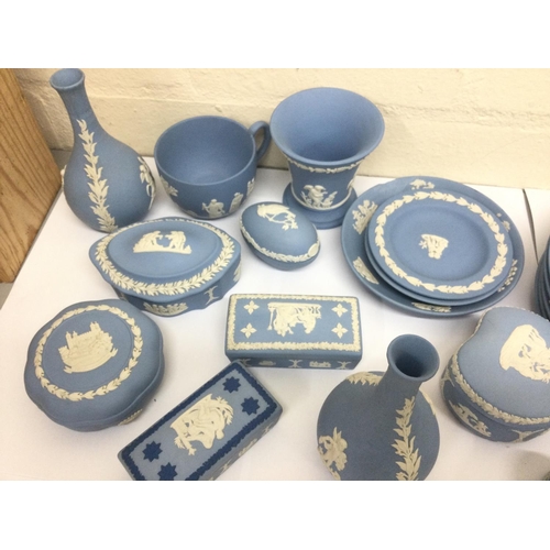 1284 - Wedgwood jasper ware including commemorative plates, dishes, trinket boxes etc. (D)