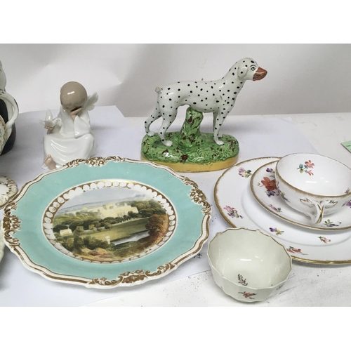 1348 - A collection of 18th century and later ceramics and porcelain including a Worcester tea bowl Maiolic... 