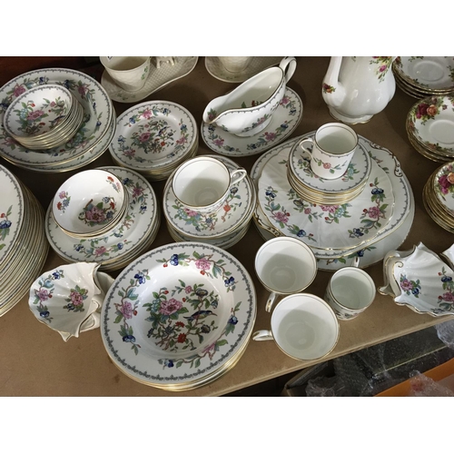 1364 - An Extensive Aynsley Pembroke pattern porcelain dinner tea and coffee set.