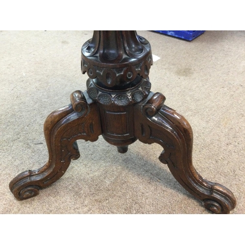 1403 - Revolving and adjustable Victorian walnut music stool with floral seat and a carved tripod base, app... 