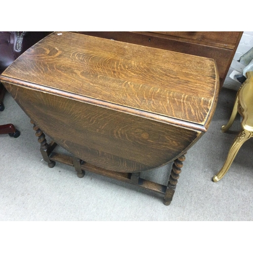 1423 - An oak gate leg table 89 wide by 130 by 73 high. NO RESERVE