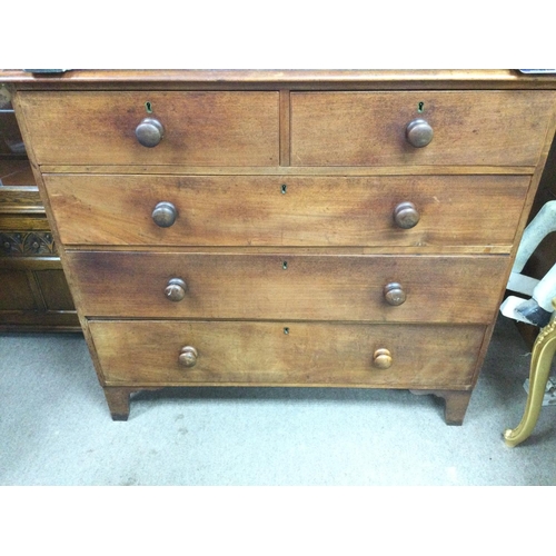 1425 - A Victorian chest of drawers. 107cm wide 103 tall and 50 deep. NO RESERVE