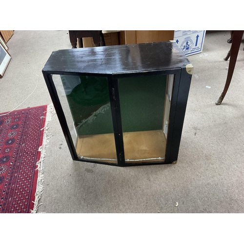 1470 - Large display cabinet