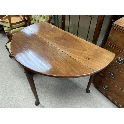 1497 - A George II pad foot drop leaf dining table