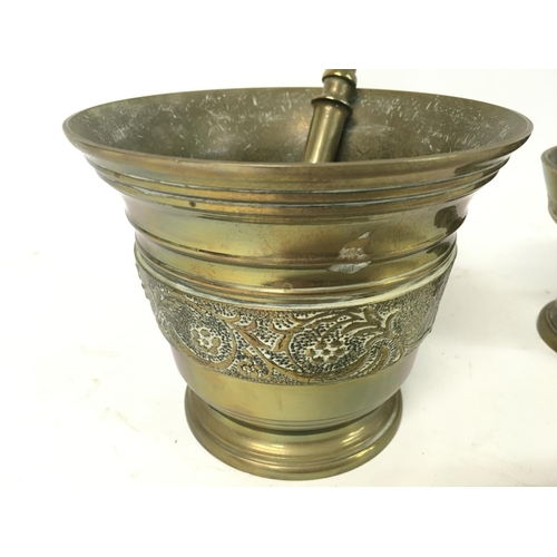 860 - Brass Pestle & mortars. NO RESERVE