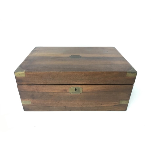 878 - Walnut drawing box, with a collection of vintage keys. 35x24x15cm.