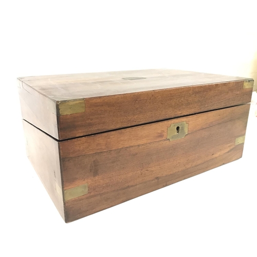 878 - Walnut drawing box, with a collection of vintage keys. 35x24x15cm.