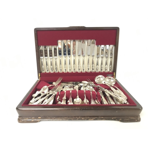 888 - Boxed A.E Postons Sheffield Lonsdale plate Cutlery set