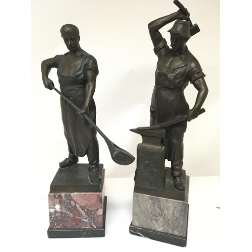 928 - A pair of quality early 20th century bronze figures of blacksmiths one at an anvil the other poring ... 