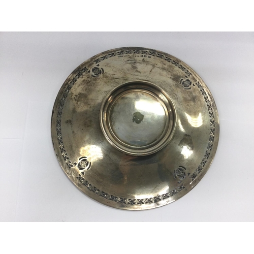 942 - A silver salva with piercework edging and engraved decoration, approx diameter 21.5cm. Shipping cate... 