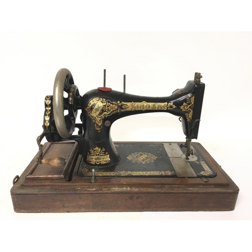 971 - Vintage Singer hand crank sewing machine (postage category D)