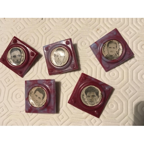 1093 - West Ham Late 50s Player Star Badges: Square badges in claret and blue with a face and name of a Wes... 