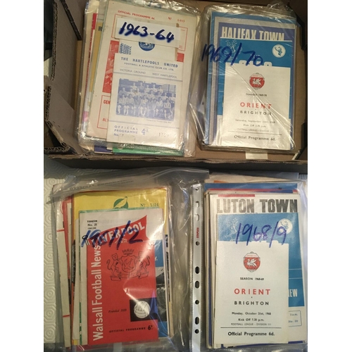 195 - Brighton Away Football Programmes: From 58/59 to 69/70 with 66/67 looking complete. Good condition. ... 