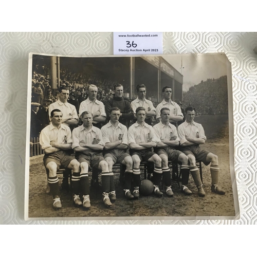 36 - 1922 England Team Press Photo v Scotland: Original 10 x 8 inch press photo picturing all 11 players ... 